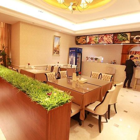 Vienna International Hotel Guigang Hecheng Road Bagian luar foto
