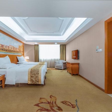 Vienna International Hotel Guigang Hecheng Road Bagian luar foto