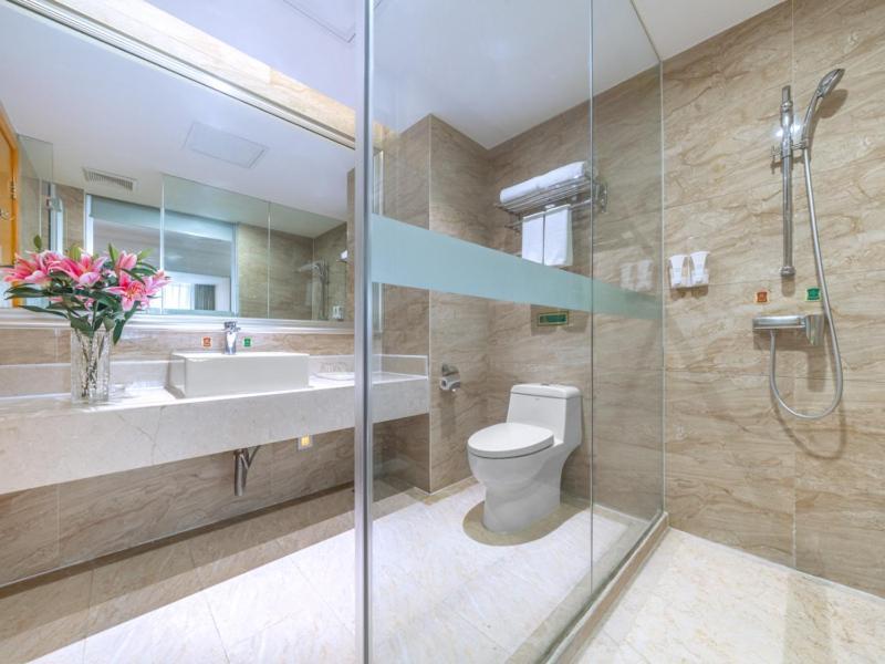 Vienna International Hotel Guigang Hecheng Road Bagian luar foto