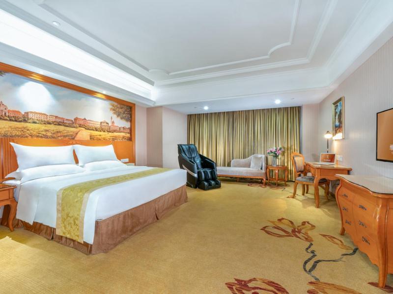 Vienna International Hotel Guigang Hecheng Road Bagian luar foto