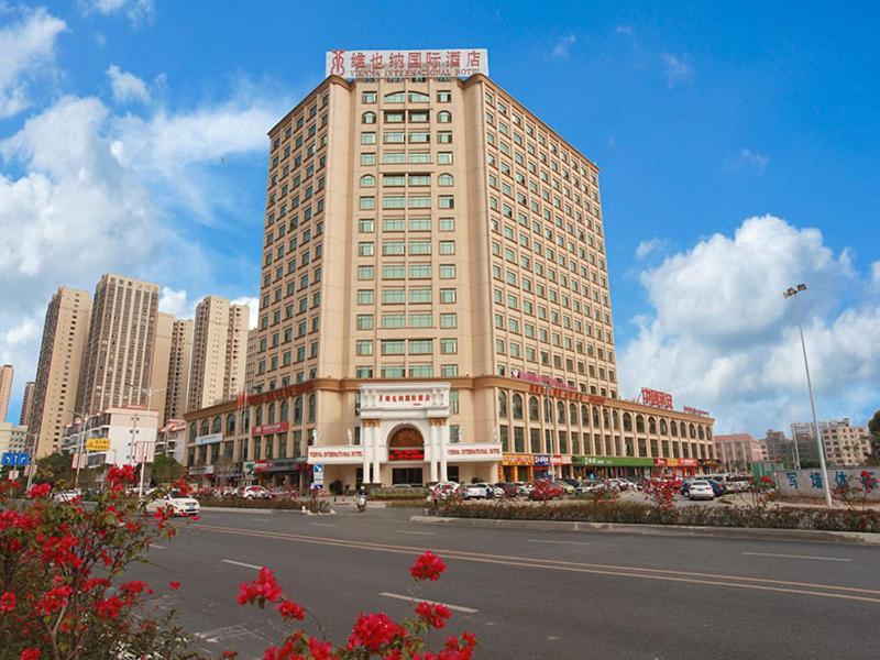 Vienna International Hotel Guigang Hecheng Road Bagian luar foto