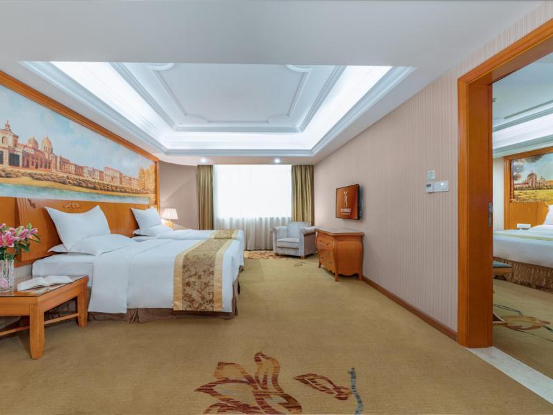 Vienna International Hotel Guigang Hecheng Road Bagian luar foto